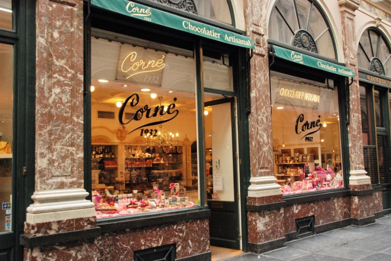 vitrine-VERIGNON-min_chocolate_chocolaterie_shop_luxury_chic_gallery_brussels_belgium-558146